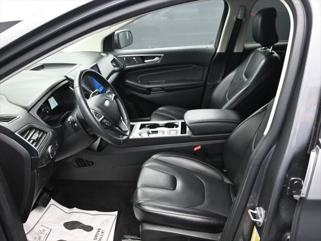 Photo of 2022 Carbonized Gray Metallic Ford Edge