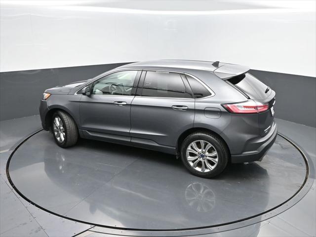 Photo of 2022 Carbonized Gray Metallic Ford Edge