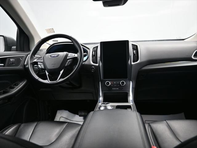 Photo of 2022 Carbonized Gray Metallic Ford Edge