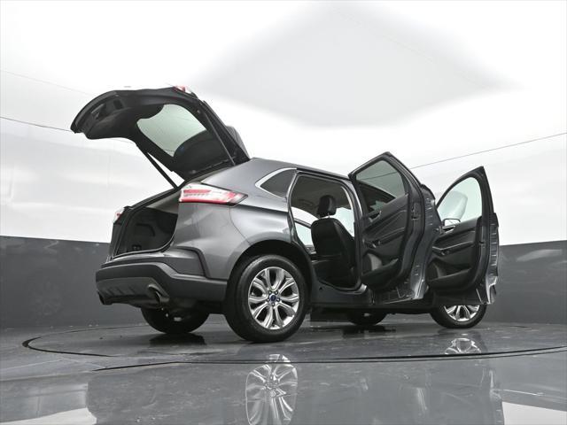Photo of 2022 Carbonized Gray Metallic Ford Edge
