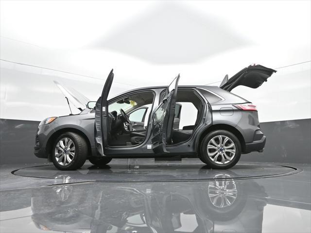 Photo of 2022 Carbonized Gray Metallic Ford Edge