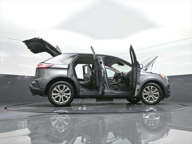 Photo of 2022 Carbonized Gray Metallic Ford Edge