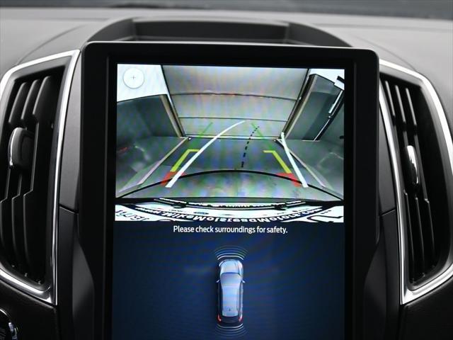 Photo of 2022 Carbonized Gray Metallic Ford Edge