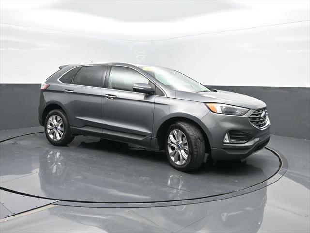 Photo of 2022 Carbonized Gray Metallic Ford Edge