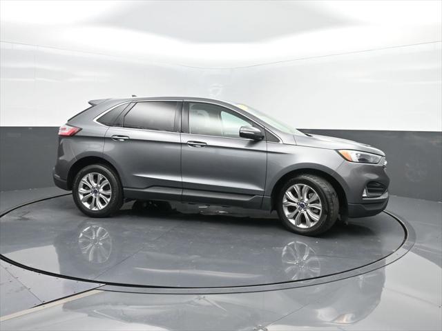 Photo of 2022 Carbonized Gray Metallic Ford Edge