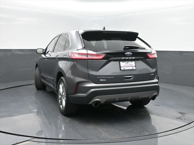 Photo of 2022 Carbonized Gray Metallic Ford Edge