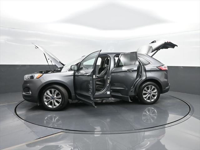Photo of 2022 Carbonized Gray Metallic Ford Edge