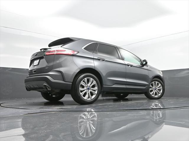 Photo of 2022 Carbonized Gray Metallic Ford Edge
