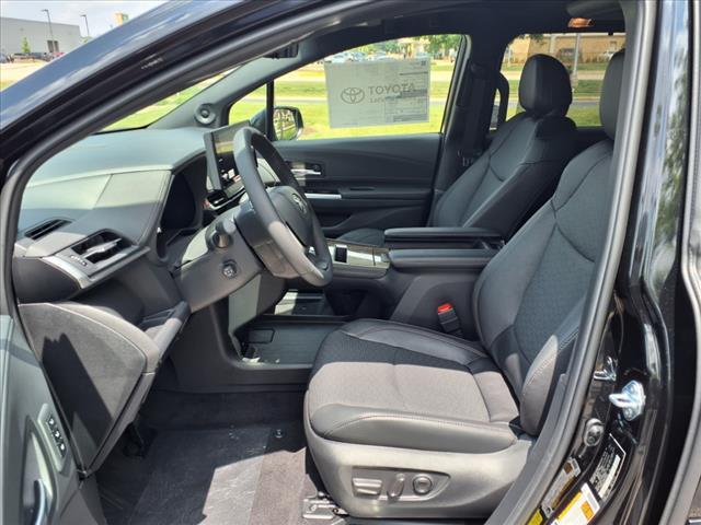 Photo of 2025 Midnight Black Metallic Toyota Sienna