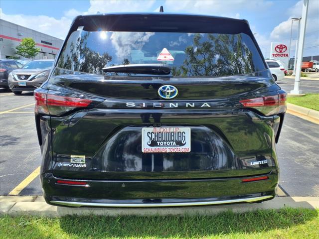 Photo of 2025 Midnight Black Metallic Toyota Sienna