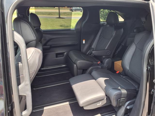 Photo of 2025 Midnight Black Metallic Toyota Sienna
