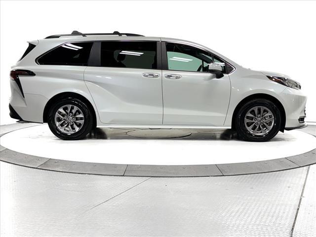 Photo of 2023 Wind Chill Pearl Toyota Sienna