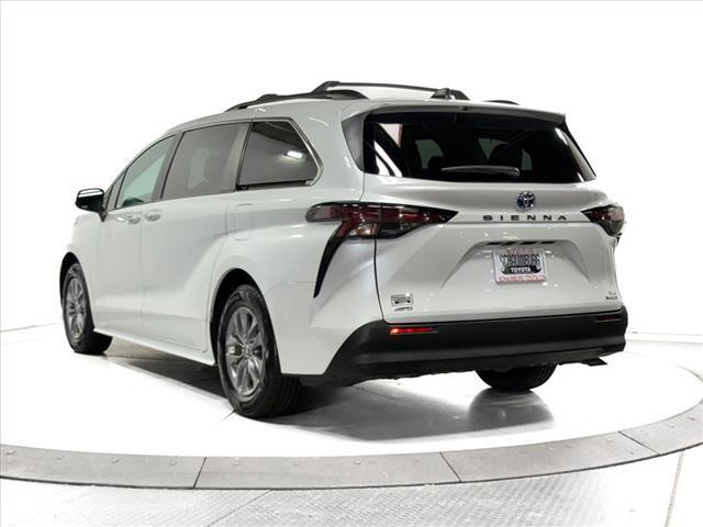 Photo of 2023 Wind Chill Pearl Toyota Sienna