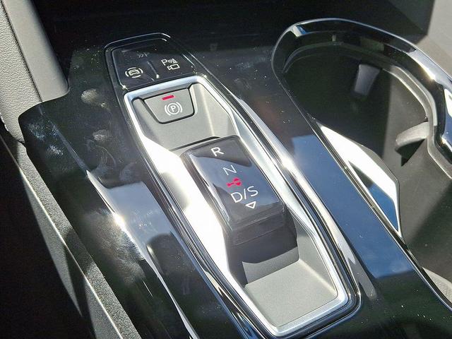 Photo of 2025 Florett Silver Metallic Audi Q5
