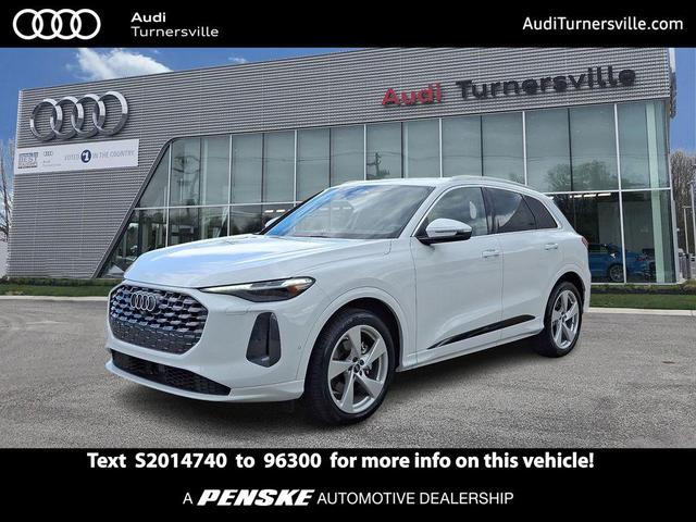 Photo of 2025 Glacier White Metallic Audi Q5