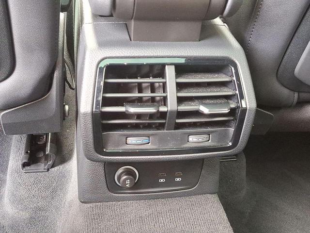 Photo of 2022 Glacier White Metallic Audi Q3
