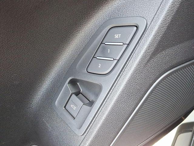 Photo of 2022 Glacier White Metallic Audi Q3