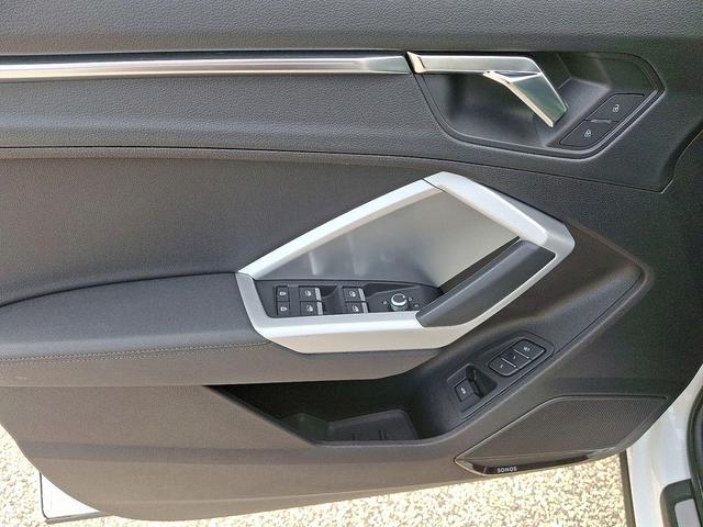 Photo of 2022 Glacier White Metallic Audi Q3