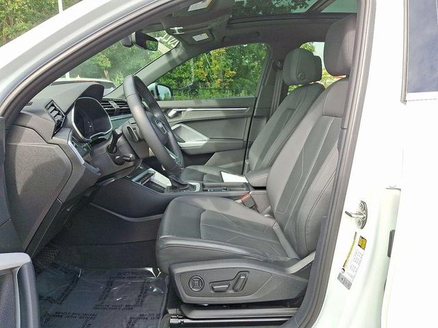 Photo of 2022 Glacier White Metallic Audi Q3
