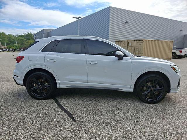 Photo of 2022 Glacier White Metallic Audi Q3