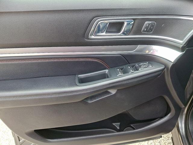 Photo of 2018 Magnetic Metallic Ford Explorer