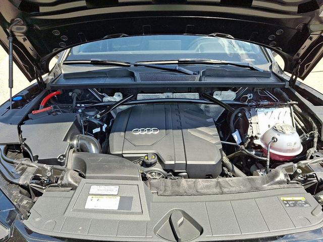 Photo of 2024 Mythos Black Metallic Audi Q5