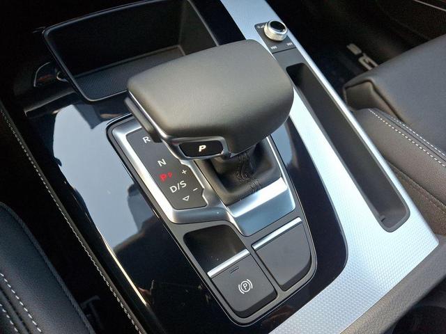 Photo of 2025 Glacier White Metallic Audi Q5