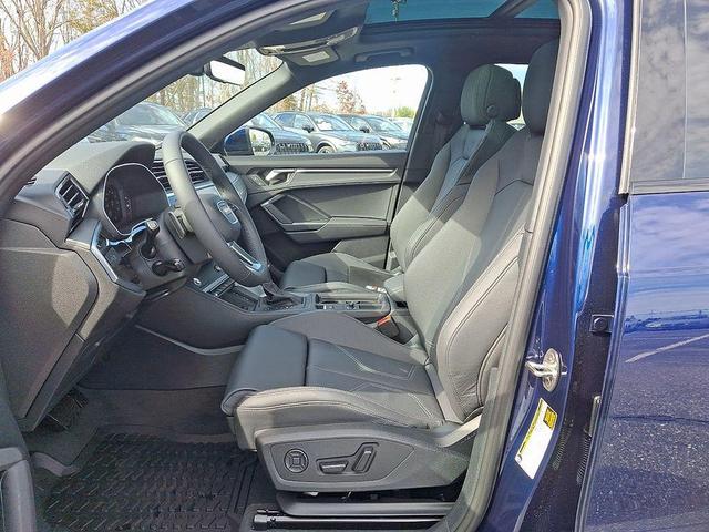 Photo of 2025 Navarra Blue Metallic Audi Q3