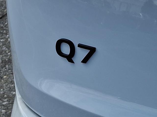Photo of 2025 Glacier White Metallic Audi Q7