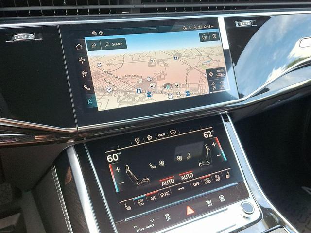 Photo of 2025 Glacier White Metallic Audi Q7