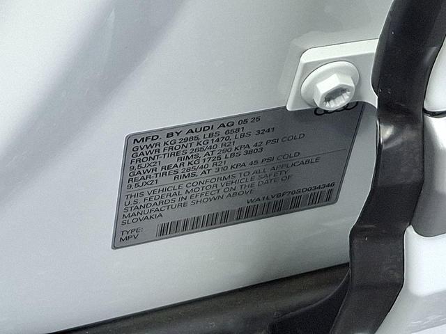 Photo of 2025 Glacier White Metallic Audi Q7