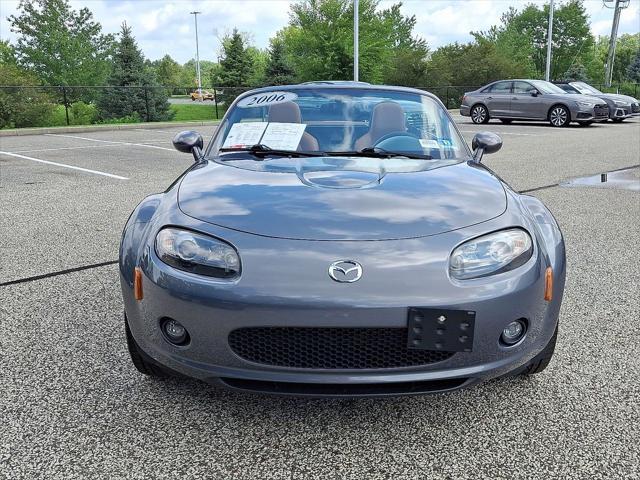 Photo of 2006 Galaxy Gray Mica Mazda MX-5 Miata