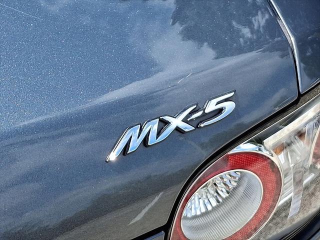 Photo of 2006 Galaxy Gray Mica Mazda MX-5 Miata