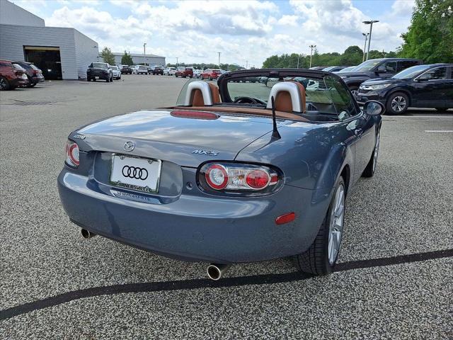 Photo of 2006 Galaxy Gray Mica Mazda MX-5 Miata