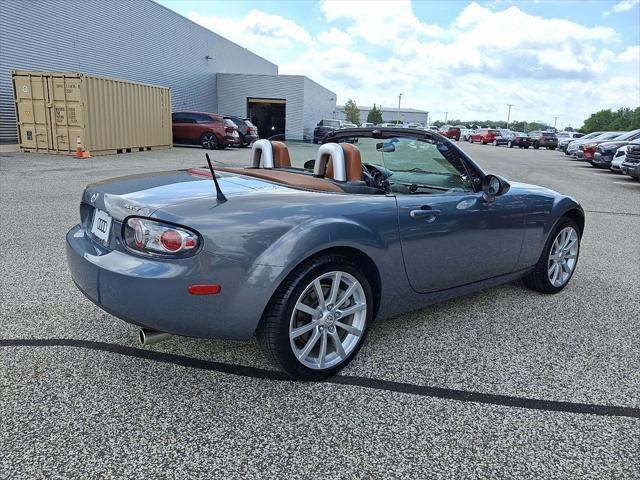 Photo of 2006 Galaxy Gray Mica Mazda MX-5 Miata