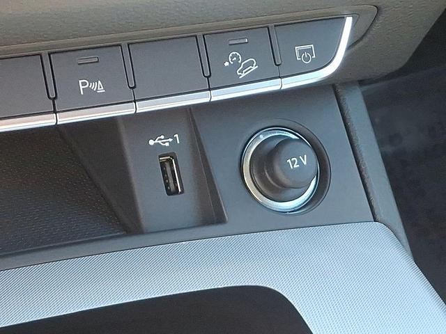 Photo of 2025 Florett Silver Metallic Audi Q5