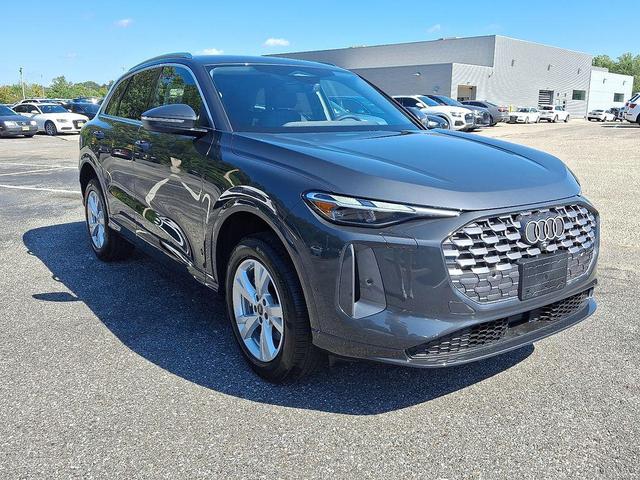 Photo of 2025 Tambora Gray Metallic Audi Q5
