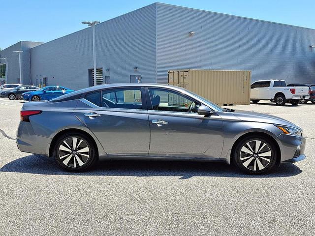 Photo of 2022 Gun Metallic Nissan Altima