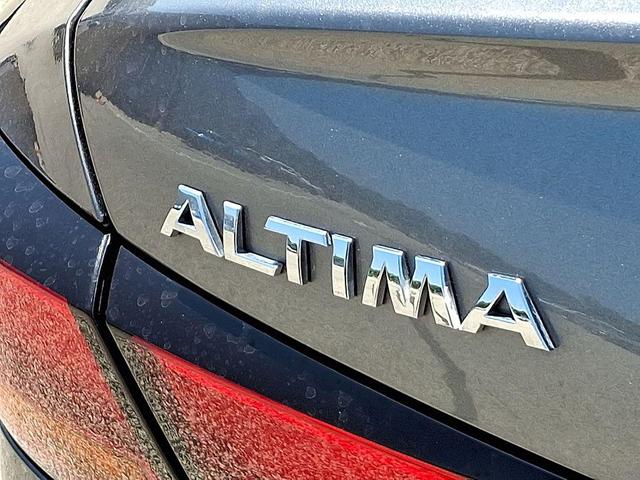 Photo of 2022 Gun Metallic Nissan Altima