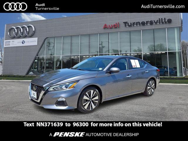 Photo of 2022 Gun Metallic Nissan Altima