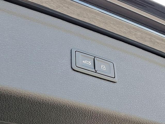 Photo of 2025 Mythos Black Metallic Audi Q5