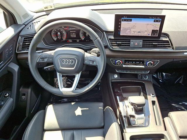 Photo of 2025 Mythos Black Metallic Audi Q5