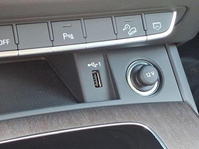 Photo of 2025 Mythos Black Metallic Audi Q5
