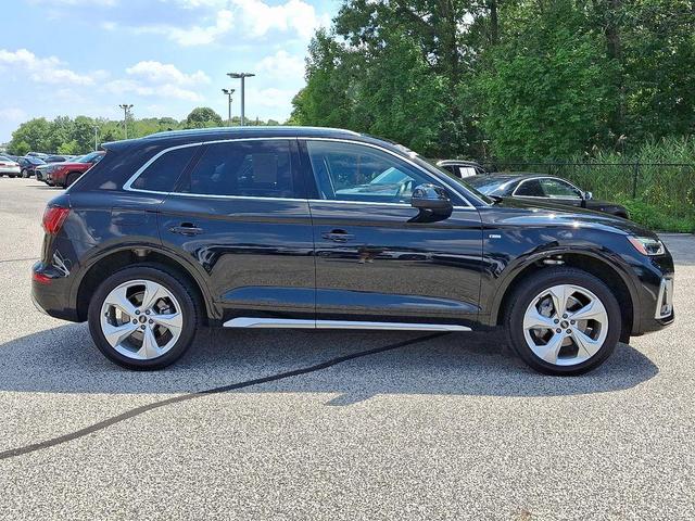 Photo of 2025 Mythos Black Metallic Audi Q5