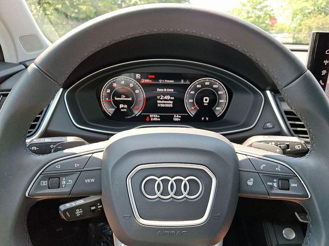 Photo of 2025 Mythos Black Metallic Audi Q5