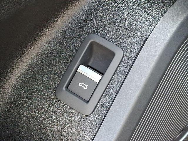 Photo of 2025 Mythos Black Metallic Audi Q5