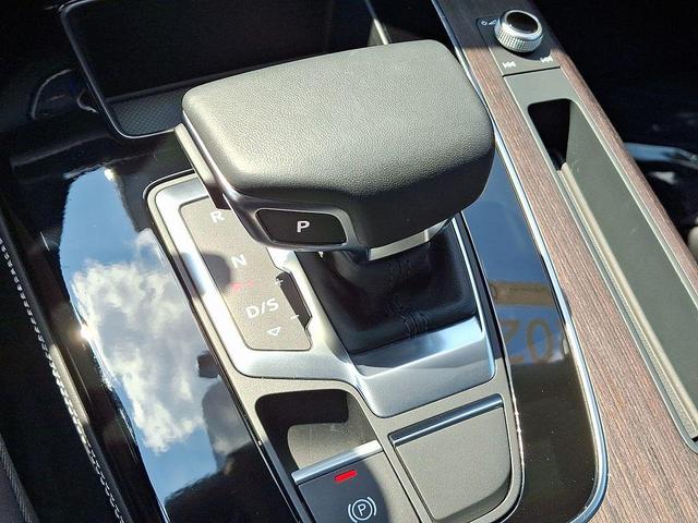Photo of 2025 Mythos Black Metallic Audi Q5