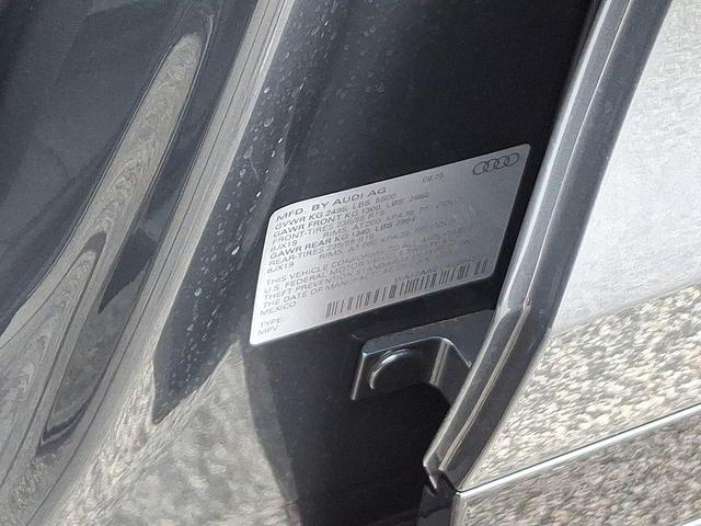 Photo of 2025 Tambora Gray Metallic Audi Q5
