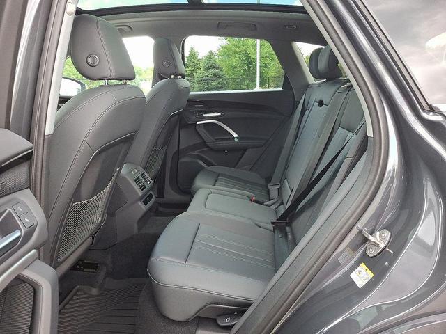 Photo of 2025 Tambora Gray Metallic Audi Q5