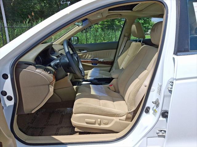 Photo of 2009 Taffeta White Honda Accord